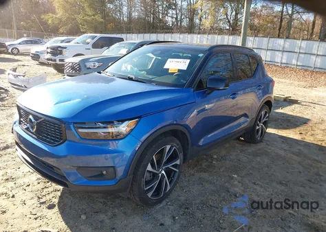 2020 Volvo Xc40 T4 R-Design z USA, uszkodzony, nr VIN YV4AC2HM0L2284251